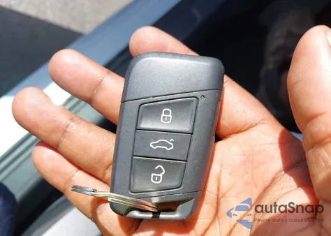 2019 Volkswagen Jetta 1.4T R-Line/1.4T S/1.4T Se из США, поврежденный, VIN 3VWC57BU0KM107313